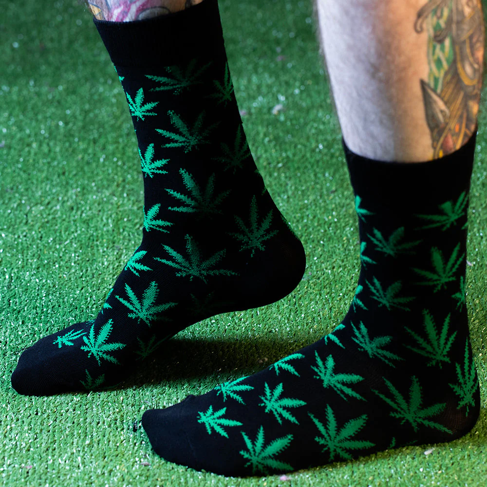 Highlines Sweet Leaf Pattern Crew Socks - Image 2