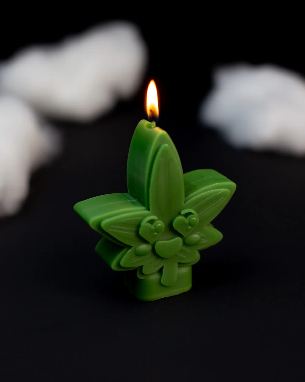 Mrs Cute Leaf Candle - Image 2